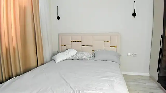 Lola Peach online show from 02/28/26, 06:02