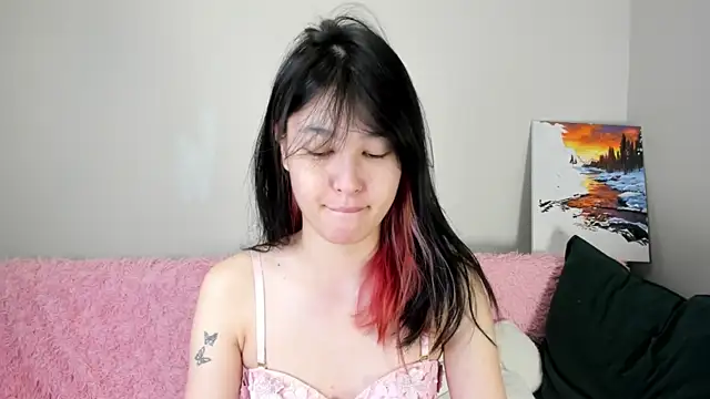 Snapshot of Lola_Peach chatting on 07/17/26, 04:32 Lola Peach online show from 07/17/26, 04:32