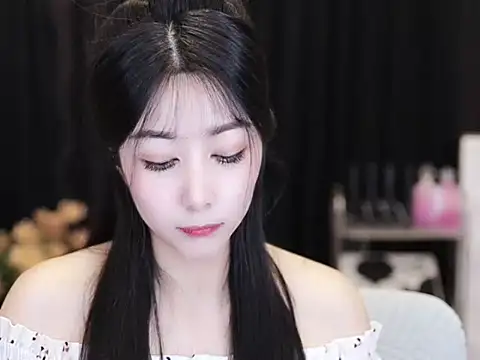 Nuyoah-77 online show from 09/20/25, 04:23