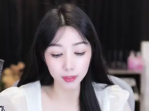 Nuyoah-77 online show from 09/17/25, 04:31