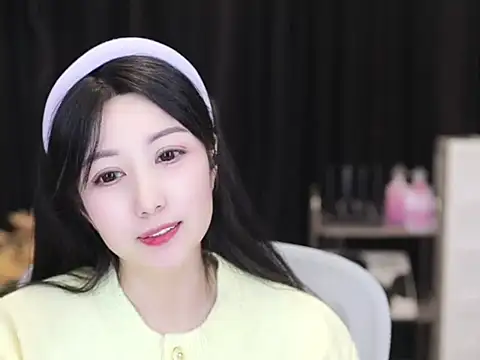 Nuyoah-77 online show from 11/05/25, 03:59