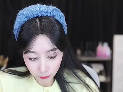 Nuyoah-77 online show from 11/29/25, 02:28