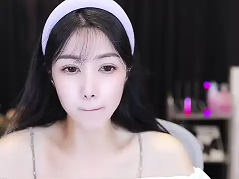 Nuyoah-77 online show from 09/15/25, 04:51