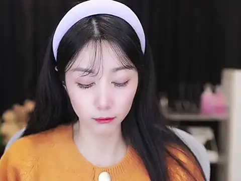 Nuyoah-77 online show from 10/16/25, 03:53