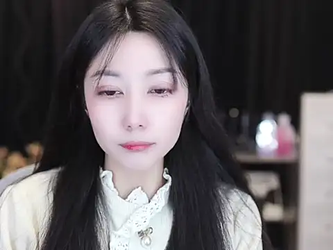 Nuyoah-77 online show from 12/19/25, 01:35