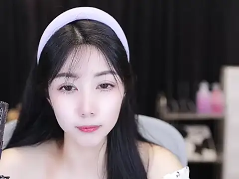 Nuyoah-77 online show from 09/14/25, 04:40