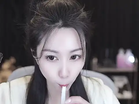 Nuyoah-77 online show from 02/18/26, 01:18