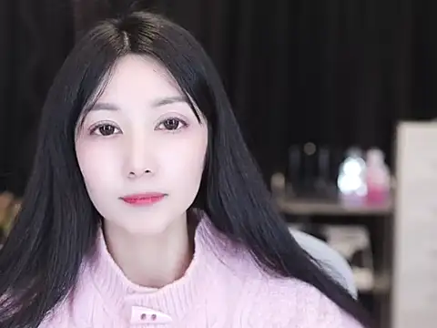 Nuyoah-77 online show from 12/17/25, 02:22