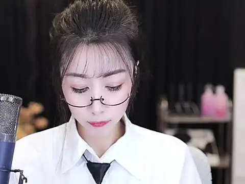 Nuyoah-77 online show from 09/23/25, 04:03