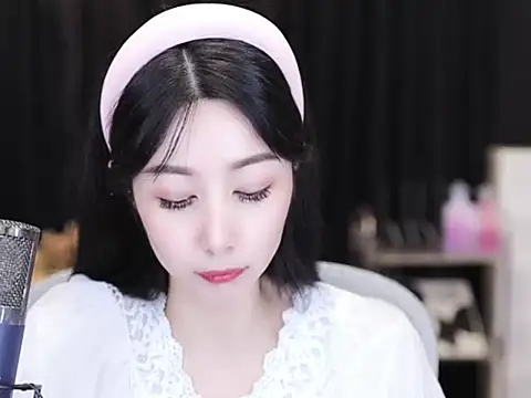 Nuyoah-77 online show from 09/11/25, 04:07