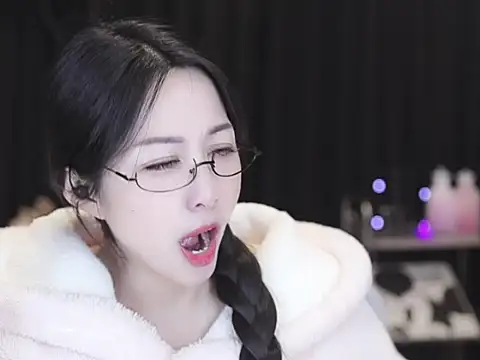 Nuyoah-77 online show from 02/10/26, 01:54