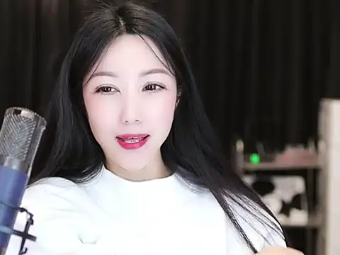 Nuyoah-77 online show from 03/18/25, 05:55