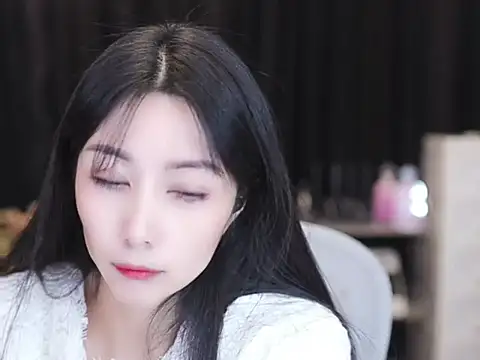 Nuyoah-77 online show from 11/27/25, 03:34