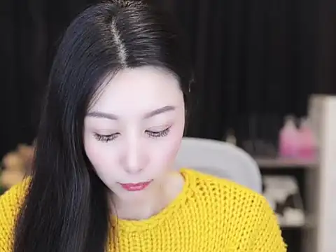 Nuyoah-77 online show from 10/18/25, 03:14