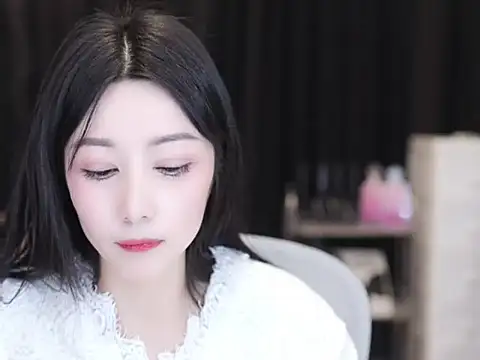 Nuyoah-77 online show from 11/25/25, 04:07