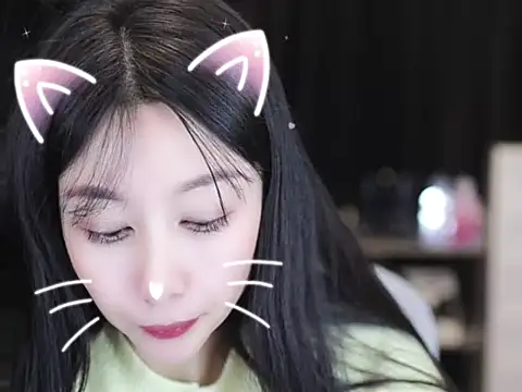 Nuyoah-77 online show from 12/16/25, 08:40