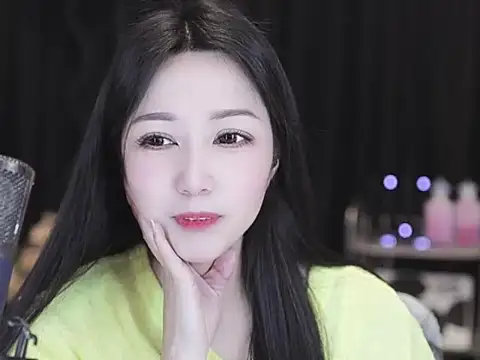 Nuyoah-77 online show from 04/08/26, 03:41