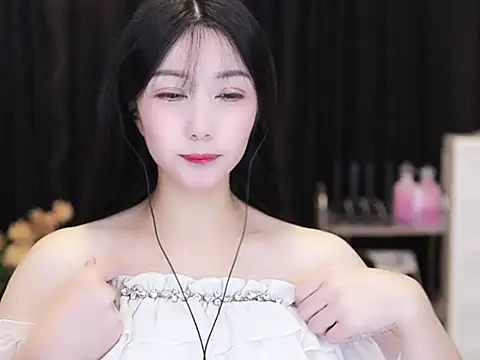 Nuyoah-77 online show from 10/06/25, 04:08