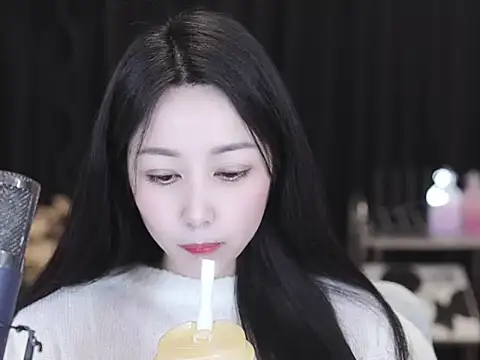 Nuyoah-77 online show from 03/22/26, 09:00