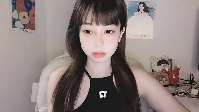 Snapshot of -Hottie chatting on 09/17/25, 04:20 -Hottie online show from 09/17/25, 04:20