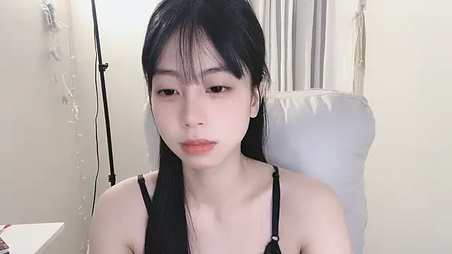 Snapshot of -Hottie chatting on 03/11/25, 07:03 -Hottie online show from 03/11/25, 07:03