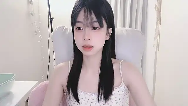 Snapshot of -Hottie chatting on 03/14/25, 04:51 -Hottie online show from 03/14/25, 04:51