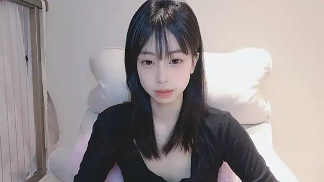 Snapshot of -Hottie chatting on 01/18/25, 04:21 -Hottie online show from 01/18/25, 04:21