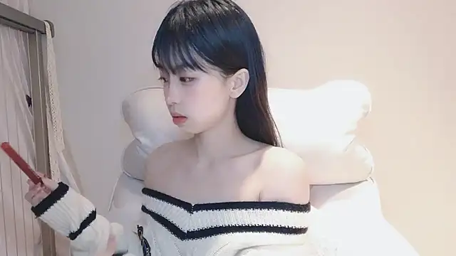 Snapshot of -Hottie chatting on 12/26/24, 03:31 -Hottie online show from 12/26/24, 03:31