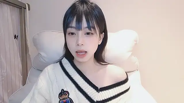 Snapshot of -Hottie chatting on 12/29/24, 03:56 -Hottie online show from 12/29/24, 03:56