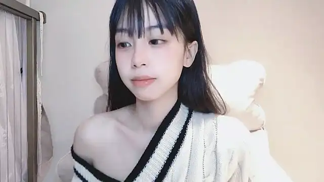 Snapshot of -Hottie chatting on 01/19/25, 04:25 -Hottie online show from 01/19/25, 04:25
