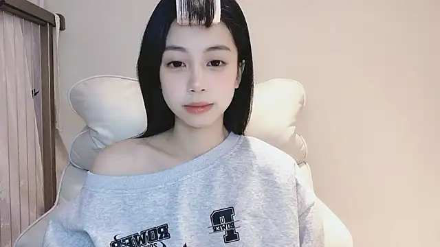 Snapshot of -Hottie chatting on 01/04/25, 03:28 -Hottie online show from 01/04/25, 03:28