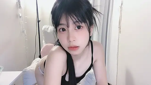 Snapshot of -Hottie chatting on 03/01/25, 06:54 -Hottie online show from 03/01/25, 06:54