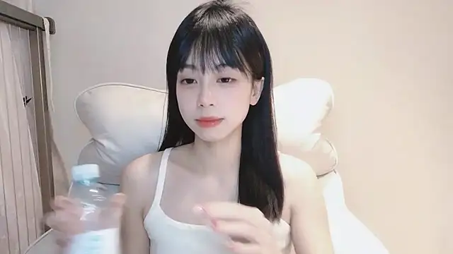Snapshot of -Hottie chatting on 01/07/25, 03:44 -Hottie online show from 01/07/25, 03:44