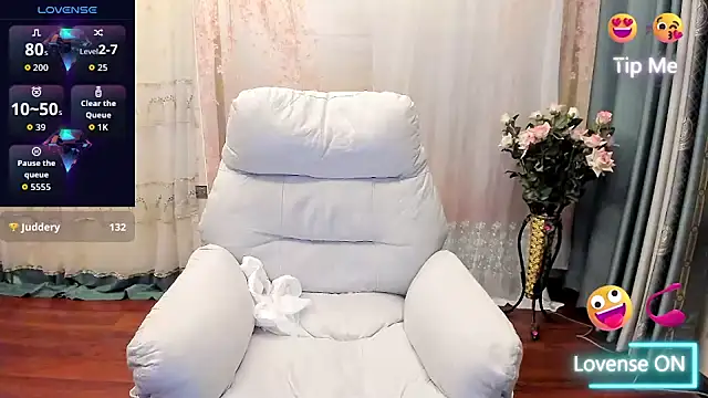Snapshot of Pennyee chatting on 10/11/25, 01:56 Pennyee online show from 10/11/25, 01:56