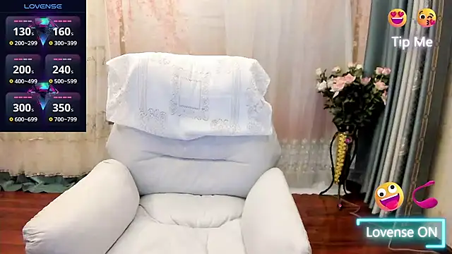 Snapshot of Pennyee chatting on 09/23/25, 12:56 Pennyee online show from 09/23/25, 12:56