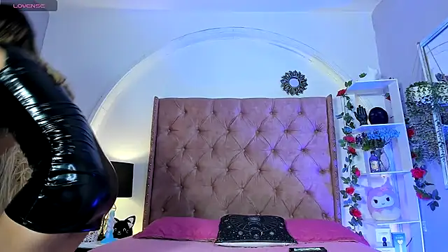 LadyAvalon online show from 11/06/25, 06:01