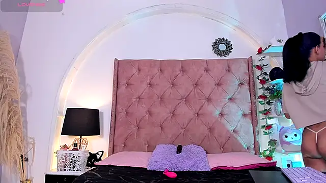 LadyAvalon online show from 11/30/25, 06:30