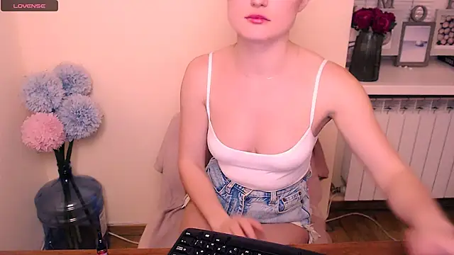 Snapshot of Felliciya chatting on 03/06/25, 11:58 Felliciya online show from 03/06/25, 11:58