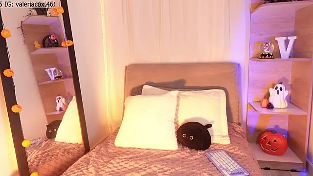 ValeriaCox online show from 10/21/25, 01:43