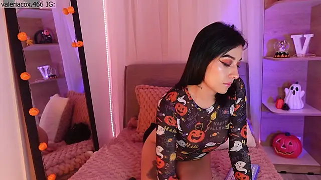 ValeriaCox online show from 10/17/25, 12:51