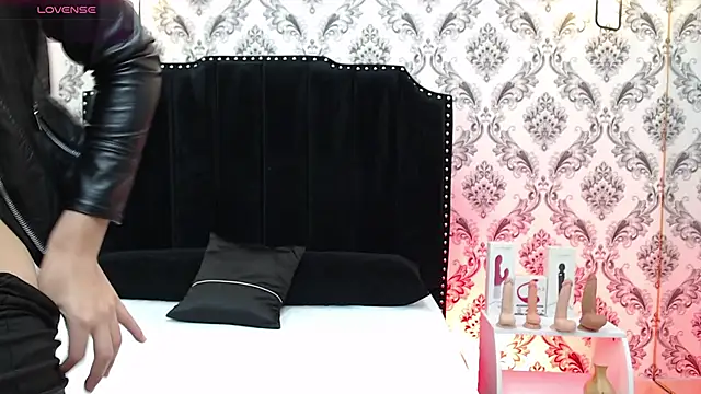 SaaraBrown online show from 03/01/25, 12:23