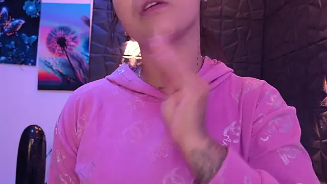 Snapshot of graceymilf666 chatting on 10/28/25, 11:42 graceymilf666 online show from 10/28/25, 11:42