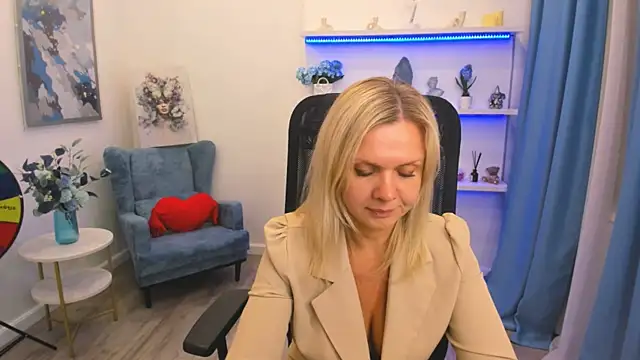 AgathaKlouin online show from 04/16/26, 09:39