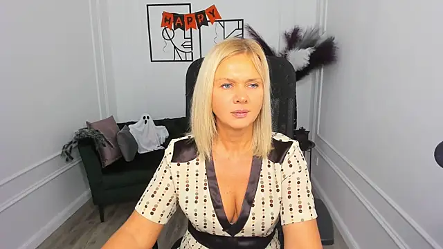 AgathaKlouin online show from 10/23/25, 07:23