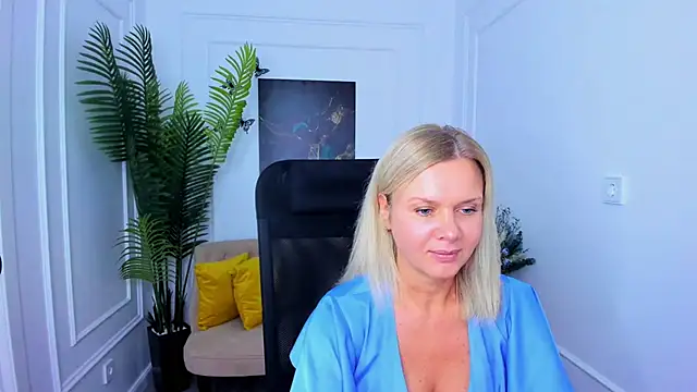 AgathaKlouin online show from 11/27/25, 07:03