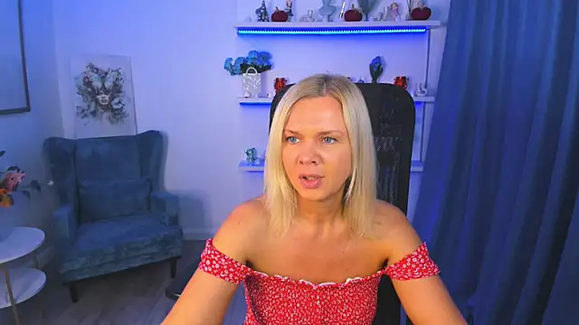 AgathaKlouin online show from 10/28/25, 07:46