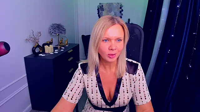 AgathaKlouin online show from 12/21/25, 07:15