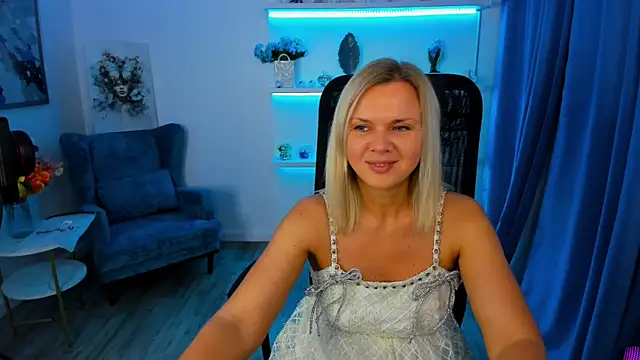 AgathaKlouin online show from 11/11/25, 07:08