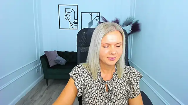 AgathaKlouin online show from 11/09/25, 07:40