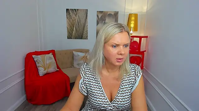 AgathaKlouin online show from 02/10/26, 07:13